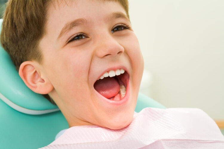 pedodontia este specialitatea medicala care se ocupa de diagnosticarea, tratarea si preventia problemelor dentare ale copiilor de toate varstele, de la sugari la adolescenti. 